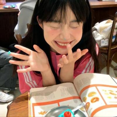 窗中女孩